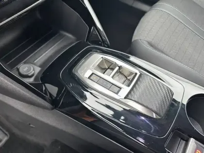 Photo 13 Peugeot 2008  Electrique 136 ch