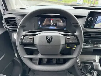 Photo 84 Peugeot Expert  FGN M BLUEHDI 145 BVM6