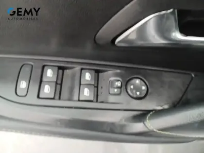 Photo 32 Peugeot 208  Hybrid 145 ch e-DCS6