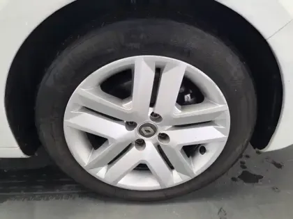 Photo 24 Renault Clio  Blue dCi 85