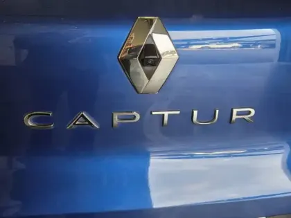 Photo 15 Renault Captur  E-Tech Plug-in 160