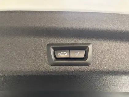 Photo 15 BMW X1 i eDrive20 204ch BVA