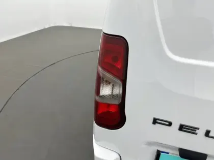 Photo 41 Peugeot Partner  FOURGON M 650 KG BLUEHDI 130 S&S EAT8