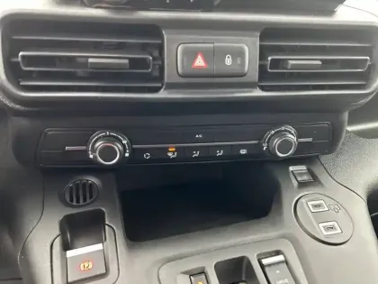 Photo 22 Peugeot Partner  FOURGON M 650 KG BLUEHDI 130 S&S EAT8