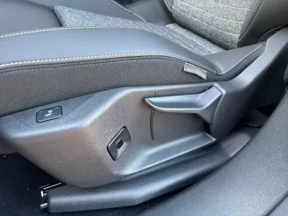 Photo 57 Peugeot 3008  Hybrid 145 e-DCS6