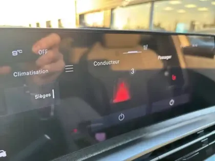 Photo 18 Peugeot 3008  Hybrid 145 e-DCS6