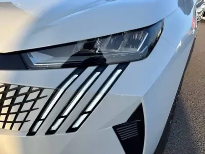 Photo 55 Peugeot 3008  Hybrid 145 e-DCS6