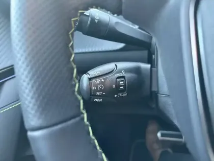 Photo 19 Peugeot 208  Hybrid 145 e-DCS6