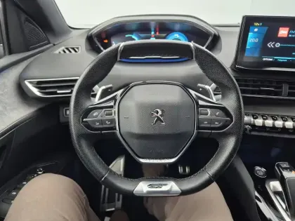 Photo 15 Peugeot 3008  Hybrid 225 e-EAT8