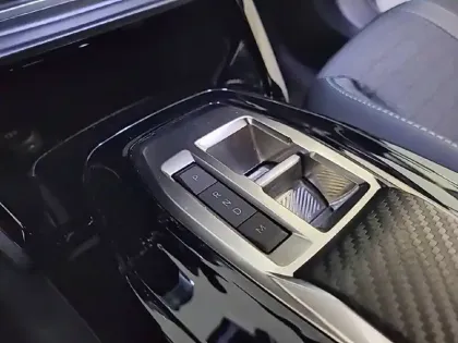 Photo 13 Peugeot 2008  PureTech 130 S&S EAT8