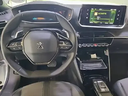 Photo 7 Peugeot 2008  PureTech 130 S&S EAT8