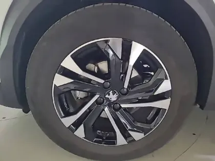 Photo 12 Peugeot 2008  PureTech 130 S&S EAT8