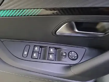 Photo 29 Peugeot 2008  PureTech 130 S&S EAT8