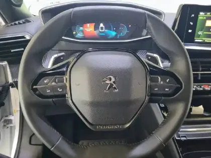 Photo 8 Peugeot 2008  PureTech 130 S&S EAT8