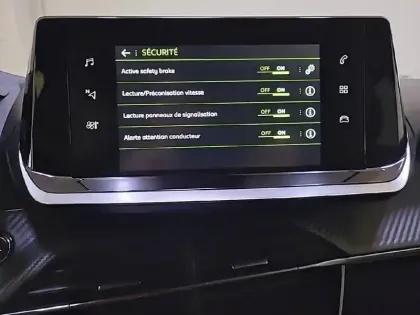 Photo 20 Peugeot 2008  PureTech 130 S&S EAT8