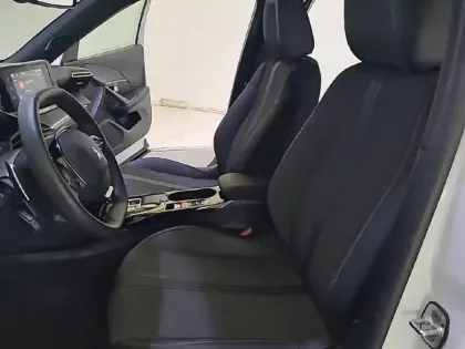 Photo 10 Peugeot 2008  PureTech 130 S&S EAT8