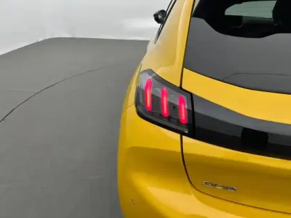 Photo 16 Peugeot 208  PureTech 100 S&S EAT8