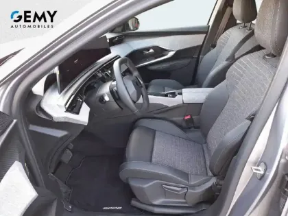 Photo 8 Peugeot 5008  Hybrid 145 e-DCS6