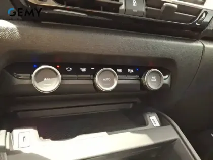 Photo 16 Citroën C4  Hybride 145 e-DCS6