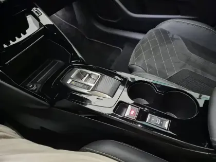 Photo 27 Peugeot 208  Electrique 50 kWh 136ch