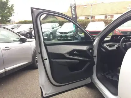 Photo 13 Peugeot 3008  Hybrid 145 e-DCS6