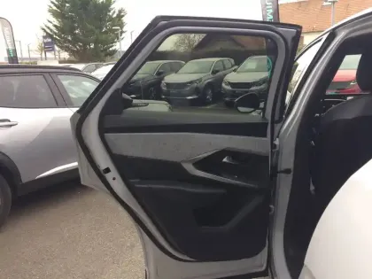 Photo 11 Peugeot 3008  Hybrid 145 e-DCS6