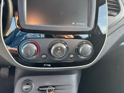 Photo 12 Renault Captur  dCi 90 Zen