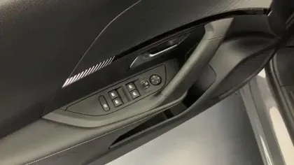 Photo 12 Peugeot 2008  100 S&S BVM6 Allure