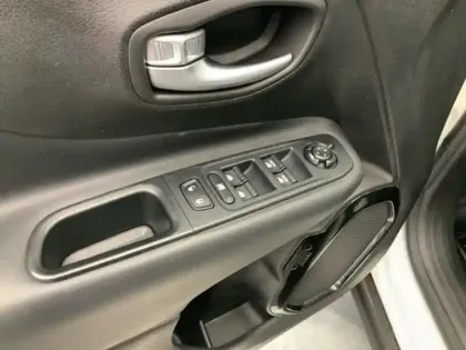 Photo 19 Jeep Renegade Gén. I Ph1 Brooklyn Edition 5