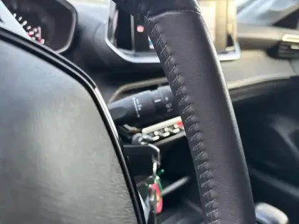 Photo 17 Peugeot 208  BlueHDi 100 S&S BVM6 Style