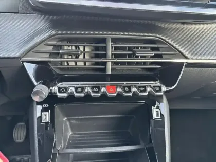 Photo 12 Peugeot 208  BlueHDi 100 S&S BVM6 Style