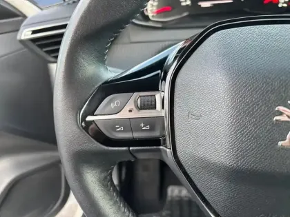 Photo 18 Peugeot 208  BlueHDi 100 S&S BVM6 Style