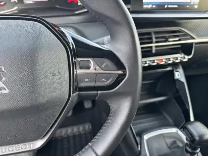 Photo 19 Peugeot 208  BlueHDi 100 S&S BVM6 Style