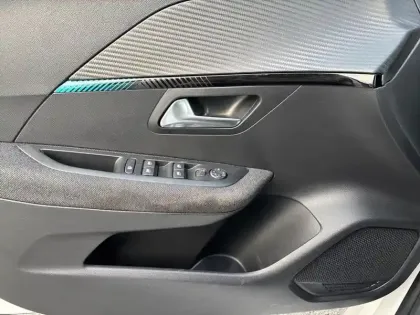 Photo 24 Peugeot 208  BlueHDi 100 S&S BVM6 Style