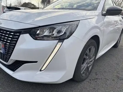 Photo 15 Peugeot 208  BlueHDi 100 S&S BVM6 Style