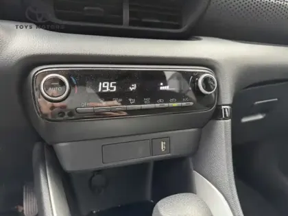 Photo 18 Toyota Yaris Hybrid Design Pack 1.5 116 ch