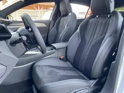 Photo 17 Peugeot 308 III PHEV 225 E-EAT8 GT PACK