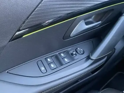 Photo 64 Peugeot 208 II 136 Electrique GT