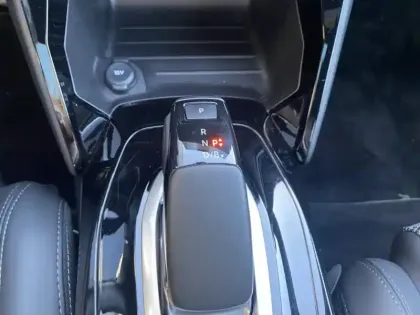 Photo 28 Peugeot 208 II 136 Electrique GT