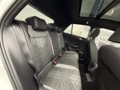 Photo 11 Volkswagen T-roc  1.5 TSI EVO 150ch R-Line DSG7