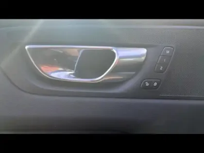 Photo 13 Volvo Xc60  T6 Hybride Rechargeable 253 + 145ch Plus Style Chrome Geartronic 8 AWD