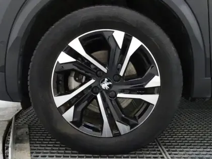 Photo 9 Peugeot 2008  e- 136ch GT