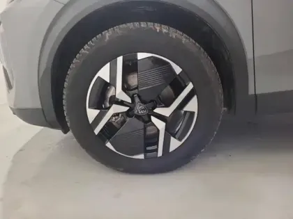 Photo 14 Peugeot 2008  1.2 Hybrid 145ch Allure e-DCS6