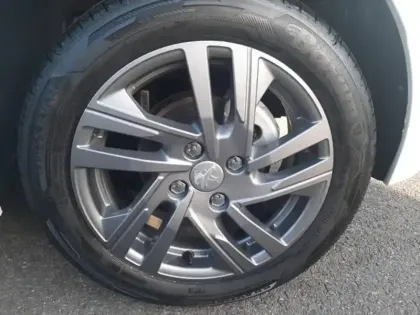 Photo 8 Peugeot 208  1.5 BlueHDi 100ch S&S Style