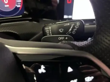 Photo 12 Volkswagen Golf  1.5 eTSI OPF 150ch R-Line DSG7