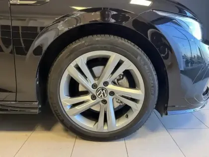 Photo 9 Volkswagen Golf  1.5 eTSI OPF 150ch R-Line DSG7