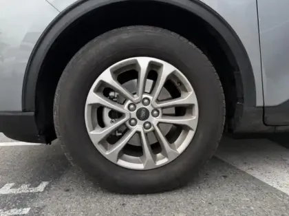 Photo 10 Ford Kuga  2.5 Duratec 180ch Hybrid FlexiFuel Titanium Powershift