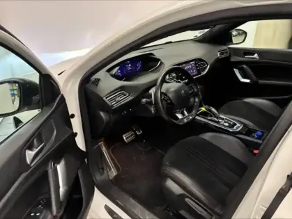 Photo 13 Peugeot 308  1.2 PureTech 130ch S&S GT Line EAT8 7cv