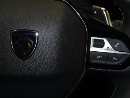 Photo 14 Peugeot 2008  1.2 Hybrid 136ch GT e-DCS6