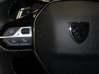 Photo 13 Peugeot 2008  1.2 Hybrid 136ch GT e-DCS6